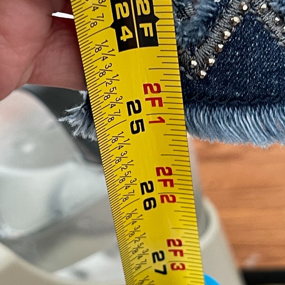 M13 - Joseph Ribkoff blue jeans, rhinstones and frayed hem - Picture 7 of 9